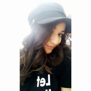 Meet your Posher, Yesenia